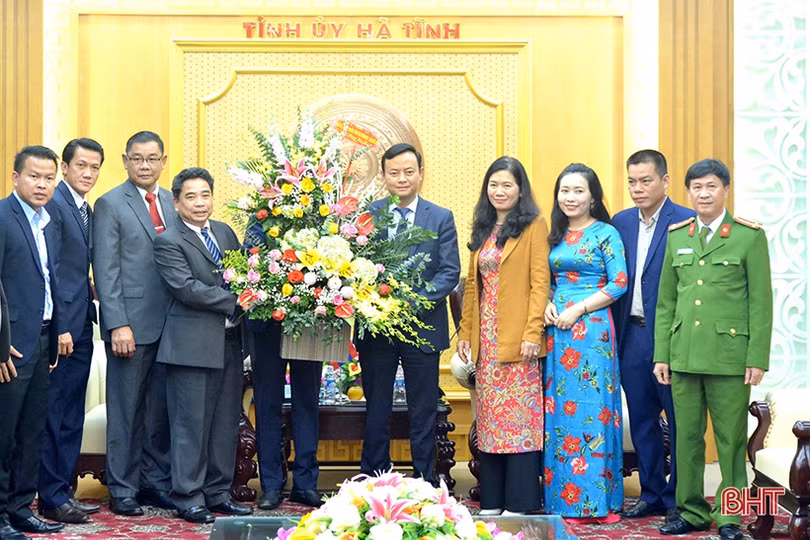 Lãnh đạo các tỉnh Bôlykhămxay, Khăm Muộn thăm và chúc tết Đảng bộ, nhân dân Hà Tĩnh