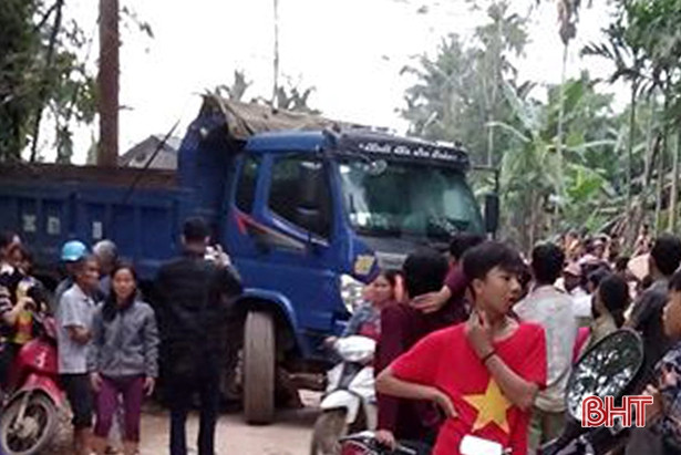 Tai nạn giao thông nghiêm trọng ở Hương Khê làm 1 học sinh tử vong