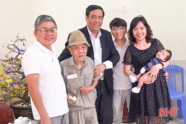 Phó Trưởng Ban Tổ chức Trung ương chúc tết nguyên Bí thư Tỉnh ủy Hà Tĩnh