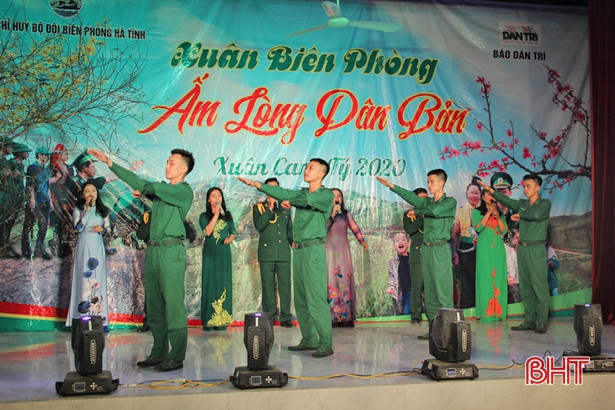 “Xuân biên phòng ấm lòng dân bản” tại xã miền núi Hương Khê