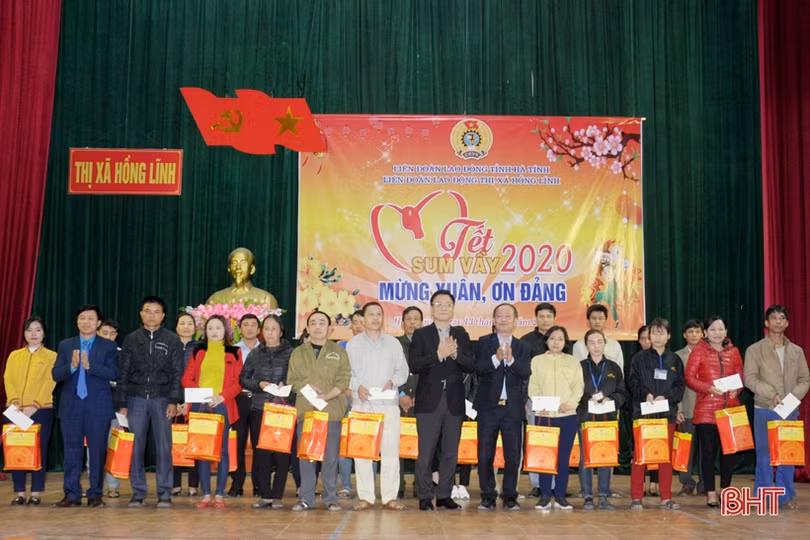 Bộ trưởng Bộ Tư pháp Lê Thành Long vui “Tết sum vầy” với người lao động Hà Tĩnh