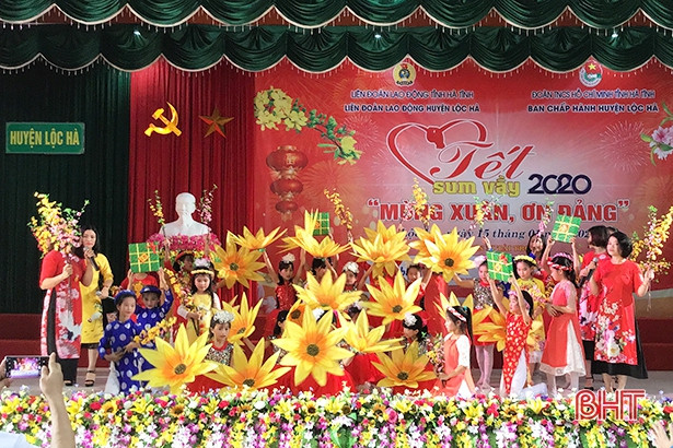 Trao tặng người lao động Lộc Hà hơn 84 triệu đồng nhân dịp Tết Canh Tý