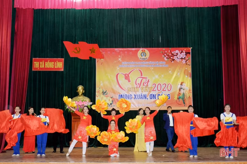 Bộ trưởng Bộ Tư pháp Lê Thành Long vui “Tết sum vầy” với người lao động Hà Tĩnh