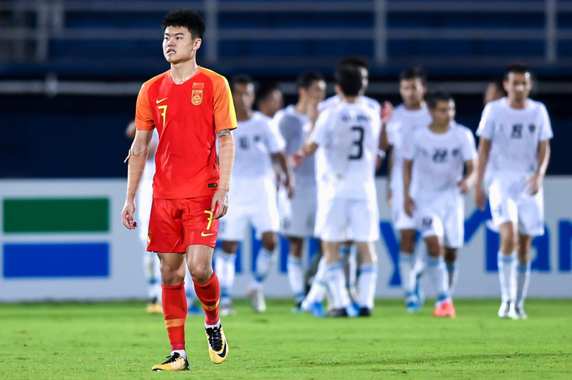 “Có quá ít cầu thủ trẻ Trung Quốc biết chơi bóng”