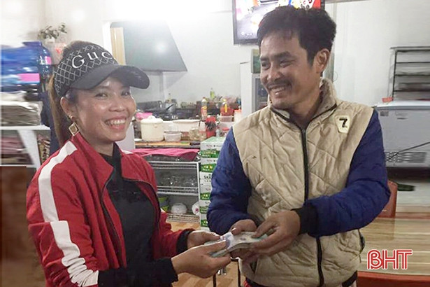Nhặt được hơn 36 triệu đồng trong quán ăn, khách trả lại cho chủ nhà hàng
