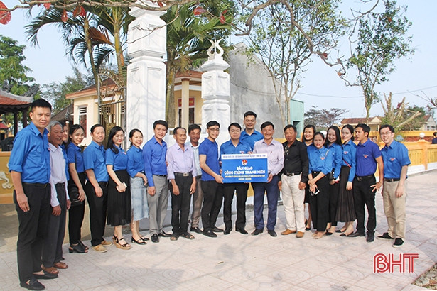 Bàn giao công trình thanh niên tại nơi thành lập Chi bộ Đảng đầu tiên của Hà Tĩnh