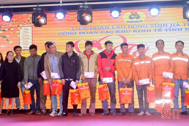 Công đoàn các Khu kinh tế Hà Tĩnh tổ chức “Tết sum vầy” cho công nhân