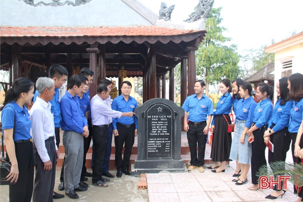 Bàn giao công trình thanh niên tại nơi thành lập Chi bộ Đảng đầu tiên của Hà Tĩnh