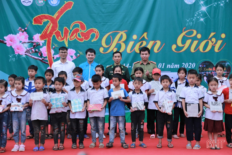Rộn ràng Xuân biên giới 2020 tại huyện miền núi Hương Khê