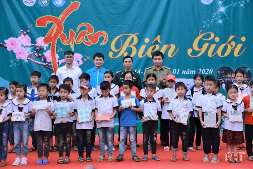 Rộn ràng Xuân biên giới 2020 tại huyện miền núi Hương Khê