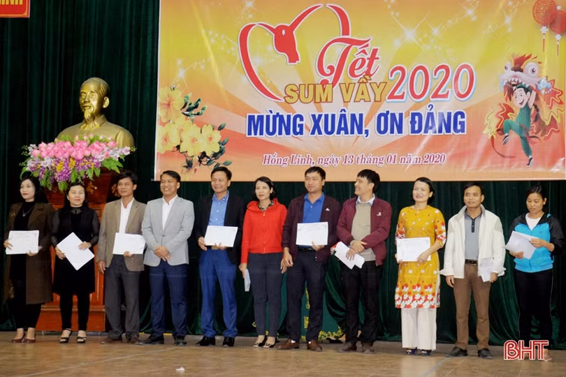 Bộ trưởng Bộ Tư pháp Lê Thành Long vui “Tết sum vầy” với người lao động Hà Tĩnh