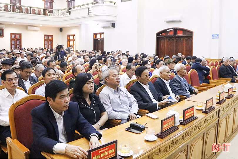 Hà Tĩnh gặp mặt cán bộ cốt cán qua các thời kỳ nhân dịp xuân Canh Tý