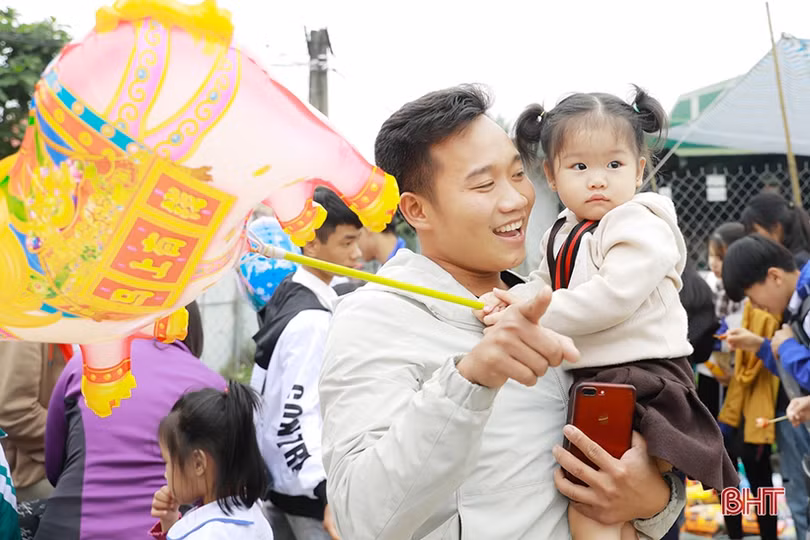 Rộn ràng phiên chợ truyền thống ở Hương Sơn