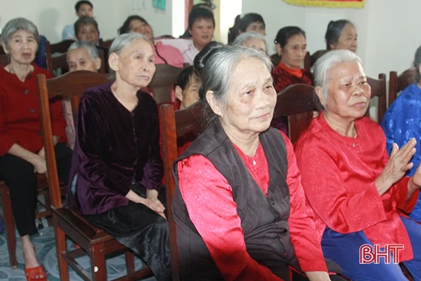 Công đoàn khối cơ quan Đảng vui “Tết sum vầy” cùng người cao tuổi