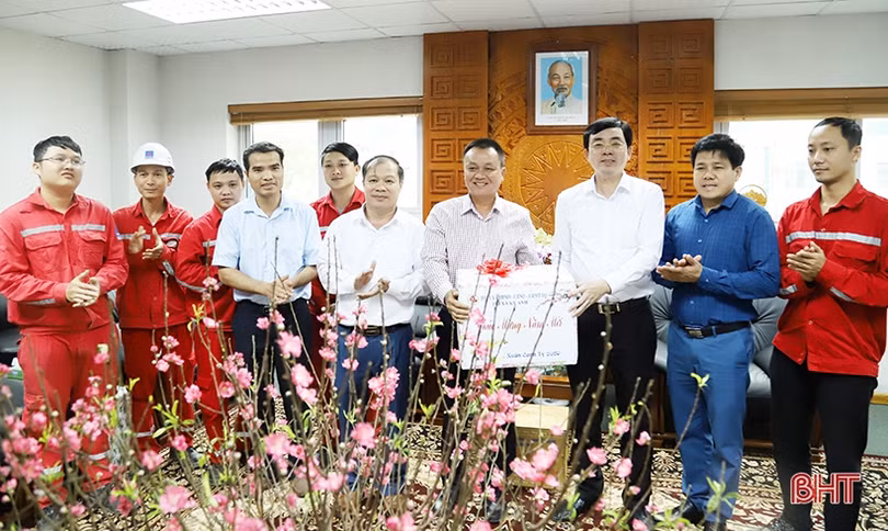 Lãnh đạo UBND tỉnh Hà Tĩnh chúc tết cấp ủy, chính quyền thị xã Kỳ Anh và DN trong KKT Vũng Áng