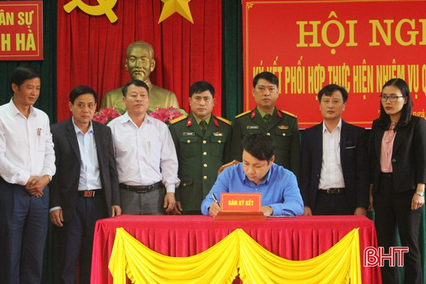 Thạch Hà ký kết phối hợp thực hiện nhiệm vụ quân sự, quốc phòng năm 2020