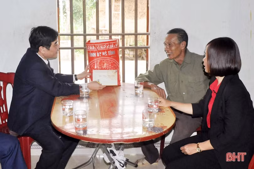 Lãnh đạo Hà Tĩnh thăm hỏi, chúc tết các Mẹ Việt Nam anh hùng