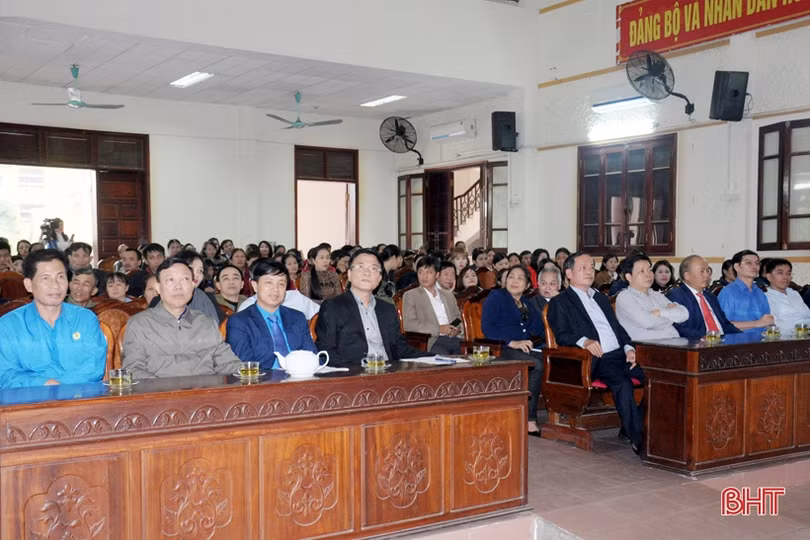 Bộ trưởng Bộ Tư pháp Lê Thành Long vui “Tết sum vầy” với người lao động Hà Tĩnh