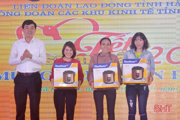 Công đoàn các Khu kinh tế Hà Tĩnh tổ chức “Tết sum vầy” cho công nhân