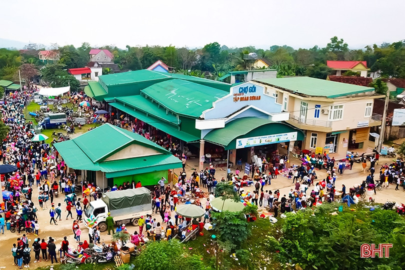 Rộn ràng phiên chợ truyền thống ở Hương Sơn