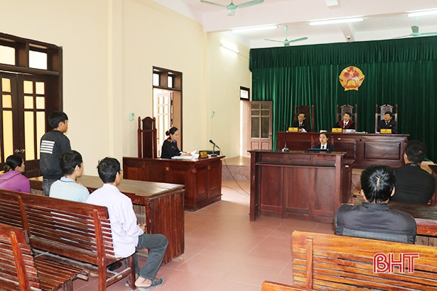 Tòa án nhân dân huyện Thạch Hà xét xử vụ án điểm hành vi buôn bán pháo nổ