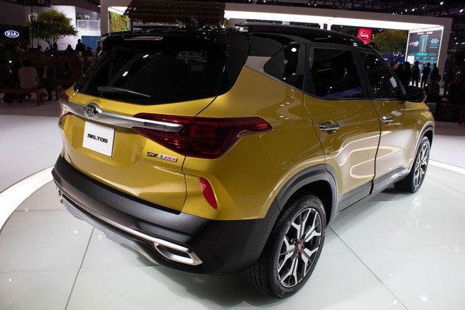 So với đối thủ, Kia Seltos vận hành ít tốn nhiên liệu hơn nhưng không phải tốt nhất trong phân khúc. Nissan Kicks đạt 7,5 lít/100 km (đô thị), 6,5 lít/100 km (cao tốc), và 7,1 lít/100 km (hỗn hợp). Kia Seltos 2021 ngốn nhiên liệu thế nào?