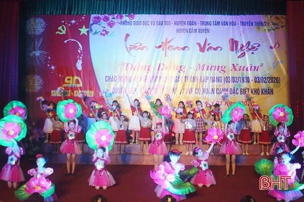 Công đoàn khối cơ quan Đảng vui “Tết sum vầy” cùng người cao tuổi