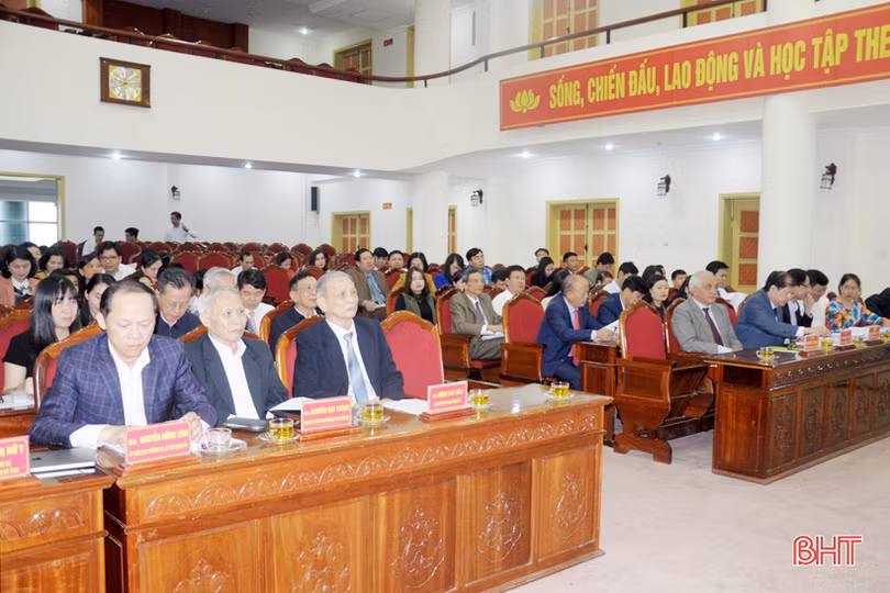 Hội thảo khoa học “90 năm lịch sử vẻ vang của Đảng bộ tỉnh Hà Tĩnh”