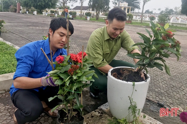Tuổi trẻ Kỳ Anh xây dựng “Đường hoa dâng mộ liệt sỹ”