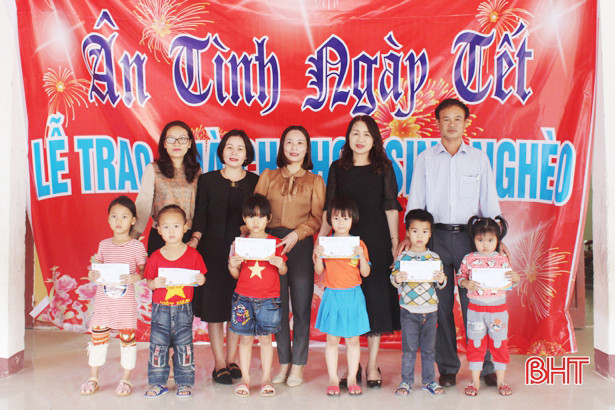Cô trò Trường Mầm non Trí Đức chung tay hỗ trợ học sinh nghèo đón tết
