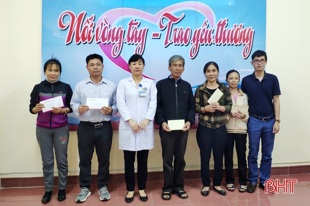 Báo Hà Tĩnh chung tay tặng quà tết cho người dân nghèo