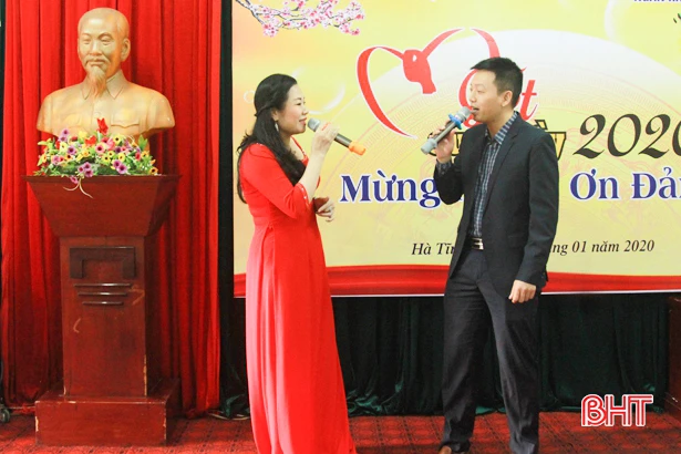 Công đoàn khối cơ quan Đảng vui “Tết sum vầy” cùng người cao tuổi