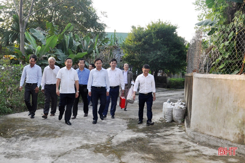 Bí thư Tỉnh ủy Lê Đình Sơn thăm, chúc tết các gia đình chính sách