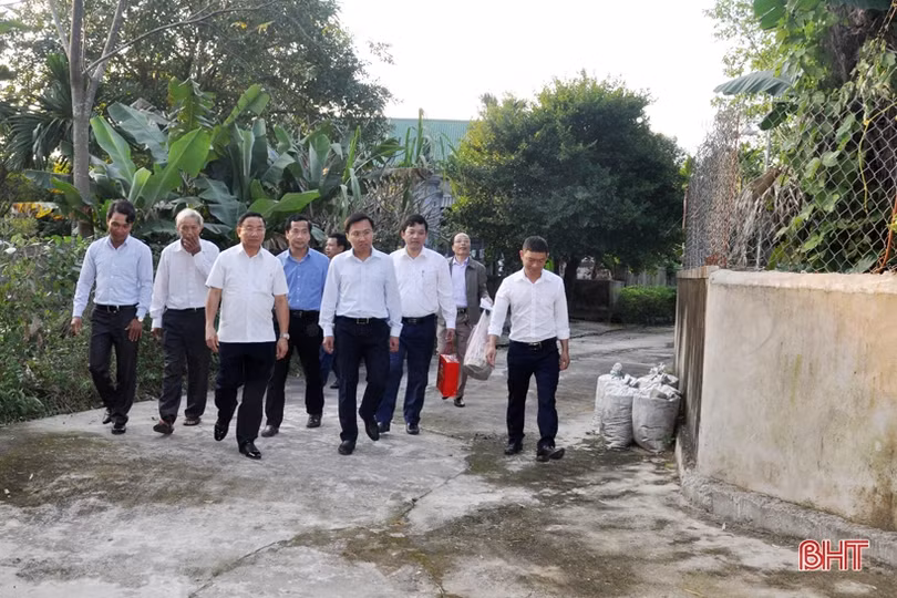 Bí thư Tỉnh ủy Lê Đình Sơn thăm, chúc tết các gia đình chính sách 