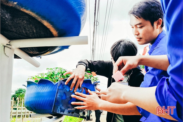 Thanh niên xã Kỳ Đồng xây dựng “Đường hoa dâng Đảng”