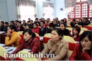 Học viên tập trung lĩnh hội nội dung chuyên đề tập huấn do Tiến sĩ Mộc Quế - Viện trưởng Viện khoa học quản trị doanh nghiệp TPHCM trực tiếp lên lớp