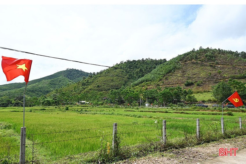 Từ những mái nhà đơn sơ nép mình bên triền núi đến những công trình mới mọc lên, diện mạo bản làng Chứt đang từng ngày đổi thay. bqbht_br_4.jpg
