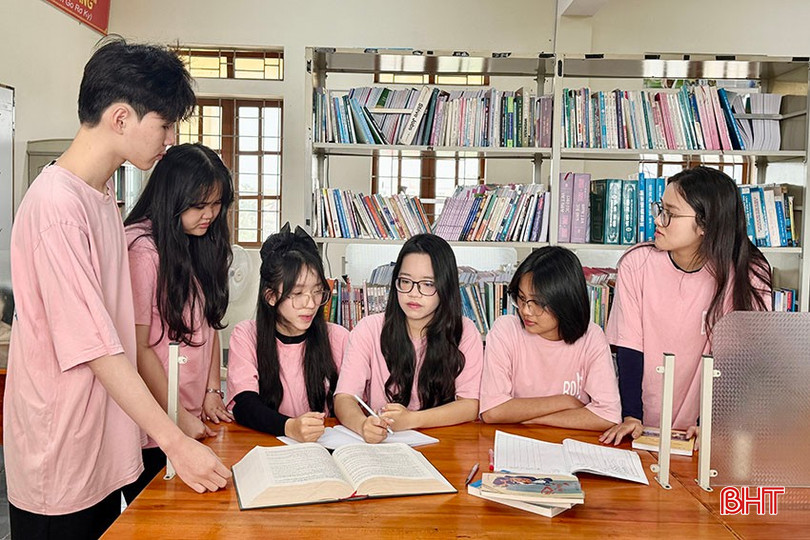 Ngoài thành tích học tập tốt, Diệu Anh còn đảm nhận vai trò Phó Chủ tịch CLB BoNE - tổ chức từ thiện và phát triển văn hóa đọc ở Trường THPT Chuyên Hà Tĩnh. bqbht_br_7.jpg