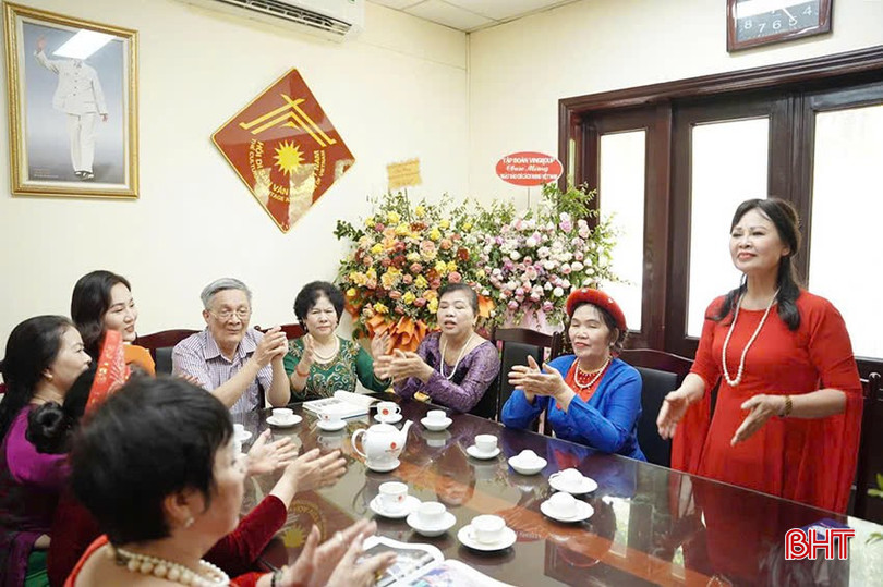 Các thành viên trong CLB Dân ca ví, giặm Nghệ Tĩnh tại Hà Nội thường xuyên cùng nhau sáng tác, biểu diễn và lan tỏa nét độc đáo của loại hình nghệ thuật dân gian xứ Nghệ bqbht_br_706e91571b30a16ef821.jpg