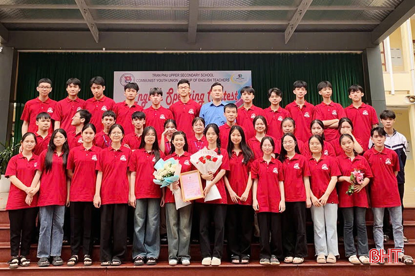 Trần Phan Hà Linh và Phan Đình Khôi là những "hạt nhân" nổi bật với thành tích học tập xuất sắc của lớp 12A1- Trường THPT Trần Phú. bqbht_br_13d391750e20b37eea31.jpg