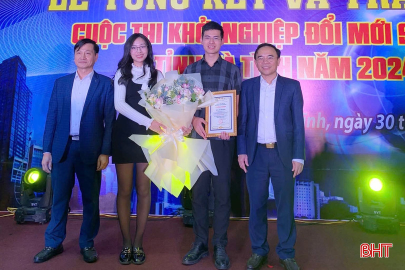 Trung úy Phạm Minh Hiếu cùng dự án Hà Tĩnh Xanh đạt giải "Tiềm năng" tại Cuộc thi “Khởi nghiệp, đổi mới, sáng tạo tỉnh Hà Tĩnh năm 2024” bqbht_br_d.jpg