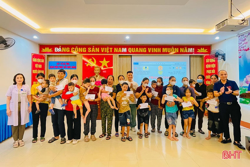 Kênh TikTok "3 Ông Bố Đảm" vừa tổ chức thành công giải Pickleball gây quỹ cho trẻ em bại não và hoàn cảnh khó khăn với số tiền kêu gọi hơn 100 triệu đồng bqbht_br_8.jpg