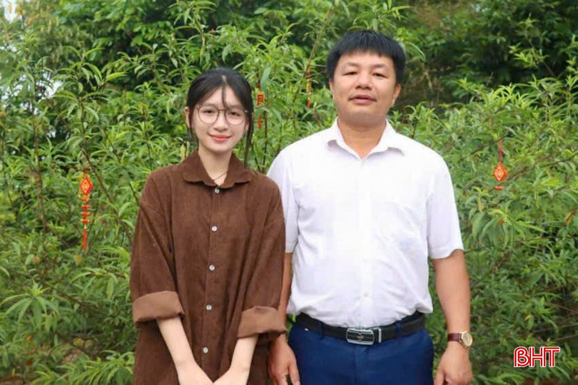 Thầy Nguyễn Hữu Tuấn là giáo viên tâm huyết, luôn động viên, khích lệ Quỳnh Giao trong quá trình học tập môn Ngữ văn. bqbht_br_f005b20a14bea8e0f1af.jpg