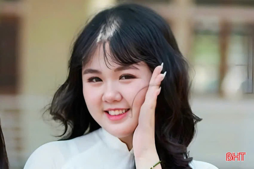 Phạm Trần Quỳnh Anh - cựu học sinh lớp 12 Anh 1, Trường THPT Chuyên Hà Tĩnh. z5781354162746_2a2ccedff546eb05abf838c151dc7072.jpg