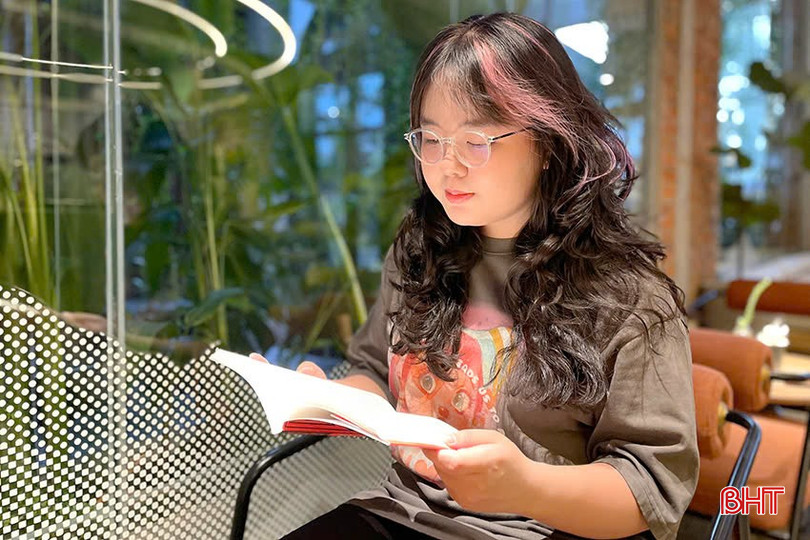 Đọc, viết, vẽ truyện tranh là sở thích của Quỳnh Anh sau giờ học. z5781344956343_e193d253dd1eb41c3850895391e2ca1e.jpg