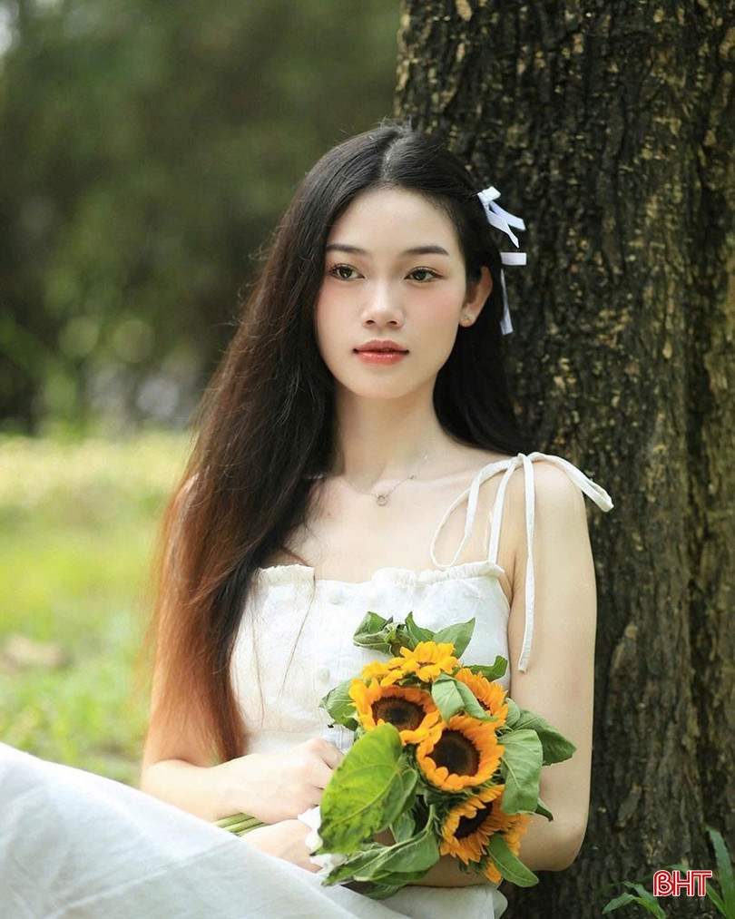 Vẻ đẹp trong sáng, đời thường của nữ sinh Nguyễn Linh Chi bqbht_br_z6134829791084-7f851170dcc48258be53f033e28dc434.jpg