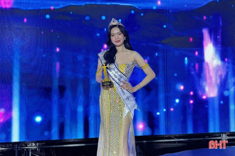 Á hậu 3 Hoa hậu Sinh viên Việt Nam Nguyễn Linh Chi bqbht_br_thay.jpg