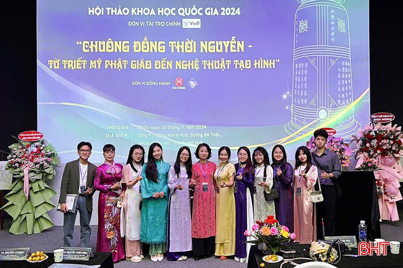Từ niềm đam mê nghệ thuật, Ngọc Hân đã có cơ hội hợp tác với các tổ chức văn hóa, tham gia triển lãm và các dự án bảo tồn, quảng bá nghệ thuật truyền thống. (Trong ảnh: Ngọc Hân tham gia Hội thảo khoa học "Chuông đồng thời Nguyễn - Từ Triết Mỹ Phật giáo đến nghệ thuật tạo hình") bqbht_br_3.jpg