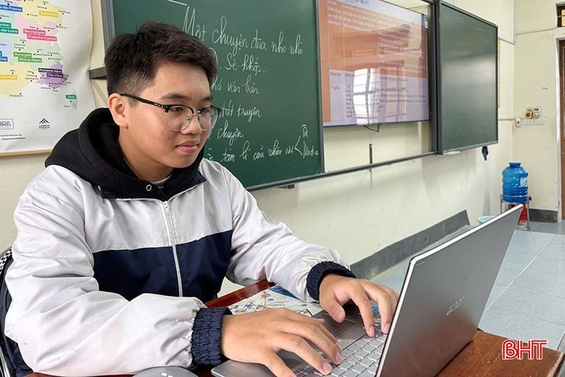 Tìm hiểu về cuộc thi này, Quang Phú nhận ra đây là một cuộc thi cần rất nhiều kiến thức tổng hợp từ tư tưởng, đạo đức, phong cách của Bác, lịch sử, địa lý, biển đảo Việt Nam... bqbht_br_d.jpg