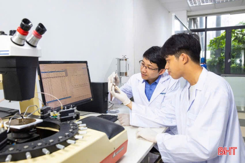 TS Hương mong muốn đào tạo ra được những thế hệ học trò có trình độ, năng lực tốt và khát vọng vươn lên để tiếp nối con đường nghiên cứu khoa học công nghệ. bqbht_br_4c84c23644e9ffb7a6f8.jpg